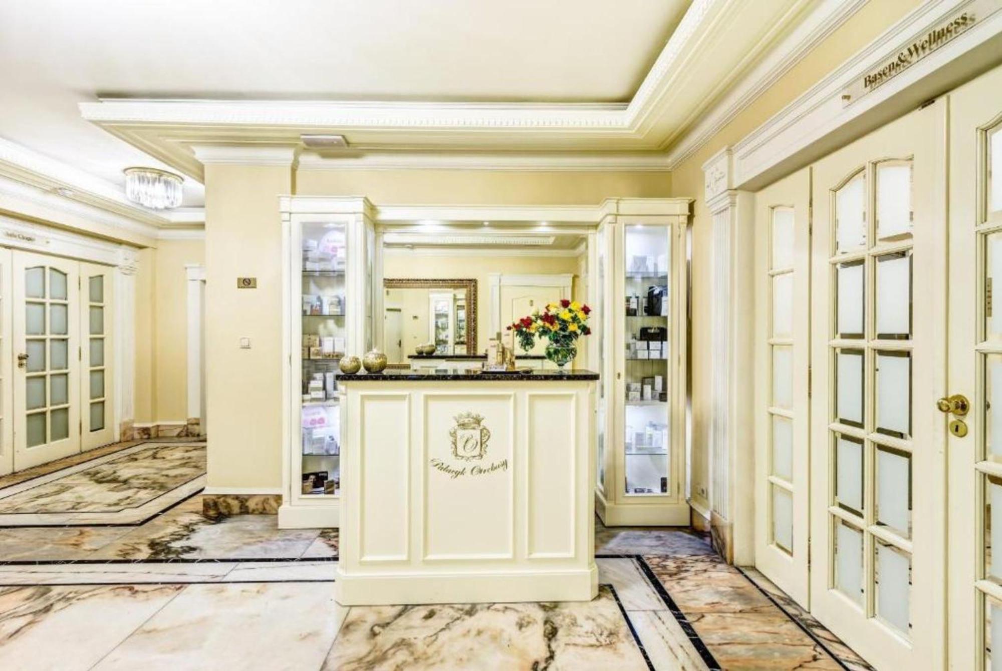 Palacyk Otrebusy Business & Spa Kültér fotó