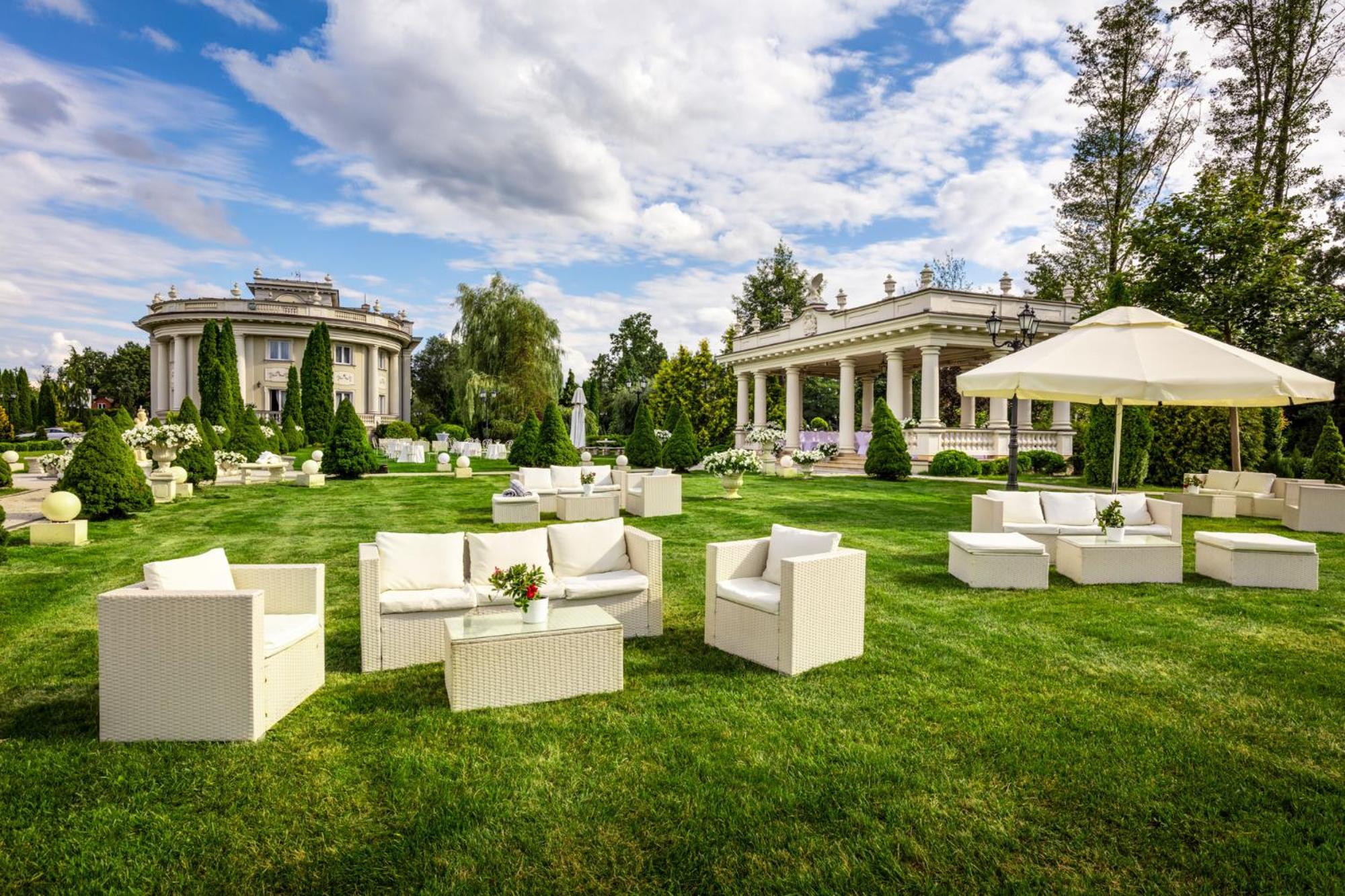 Palacyk Otrebusy Business & Spa Kültér fotó
