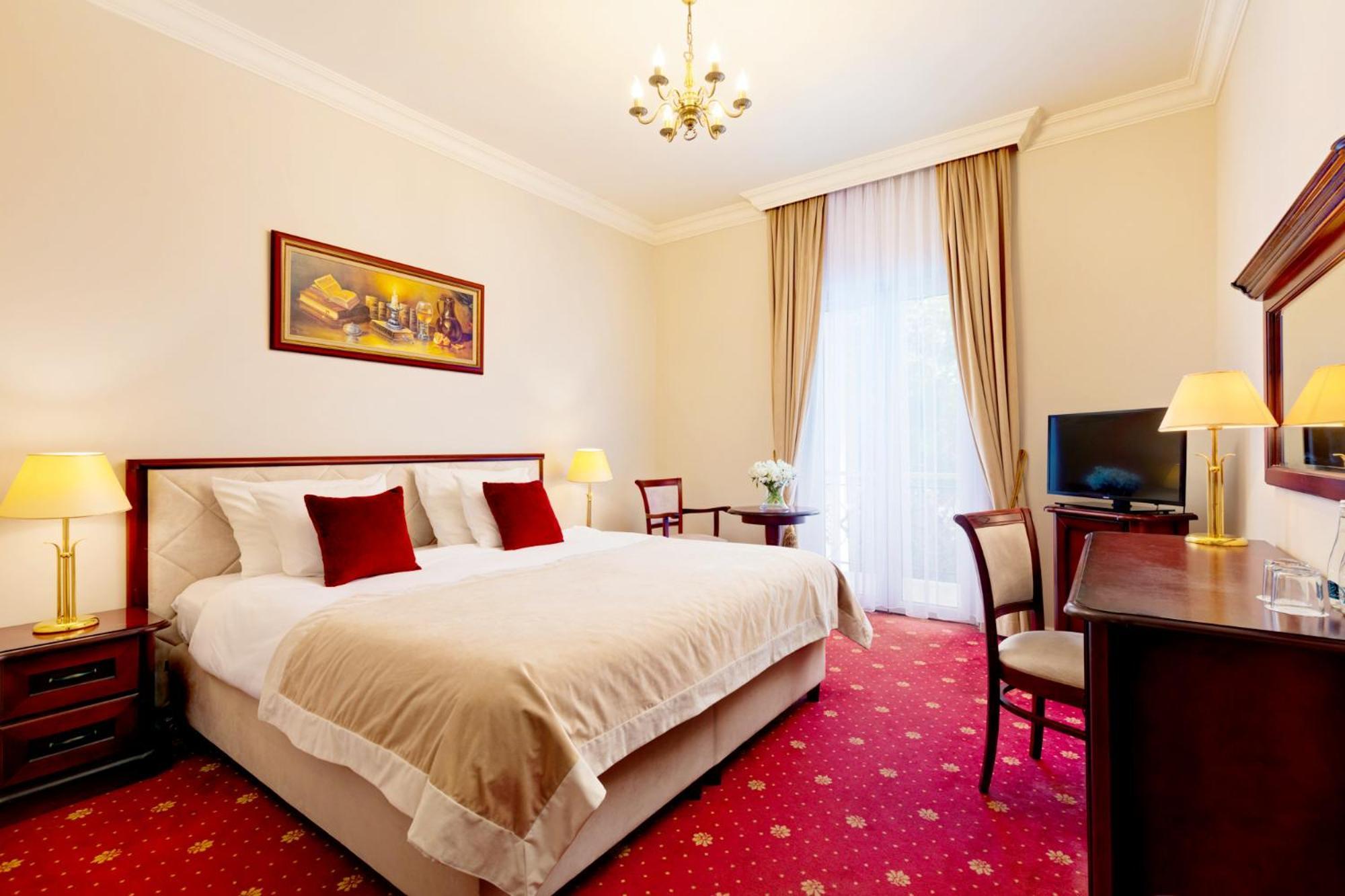 Palacyk Otrebusy Business & Spa Kültér fotó