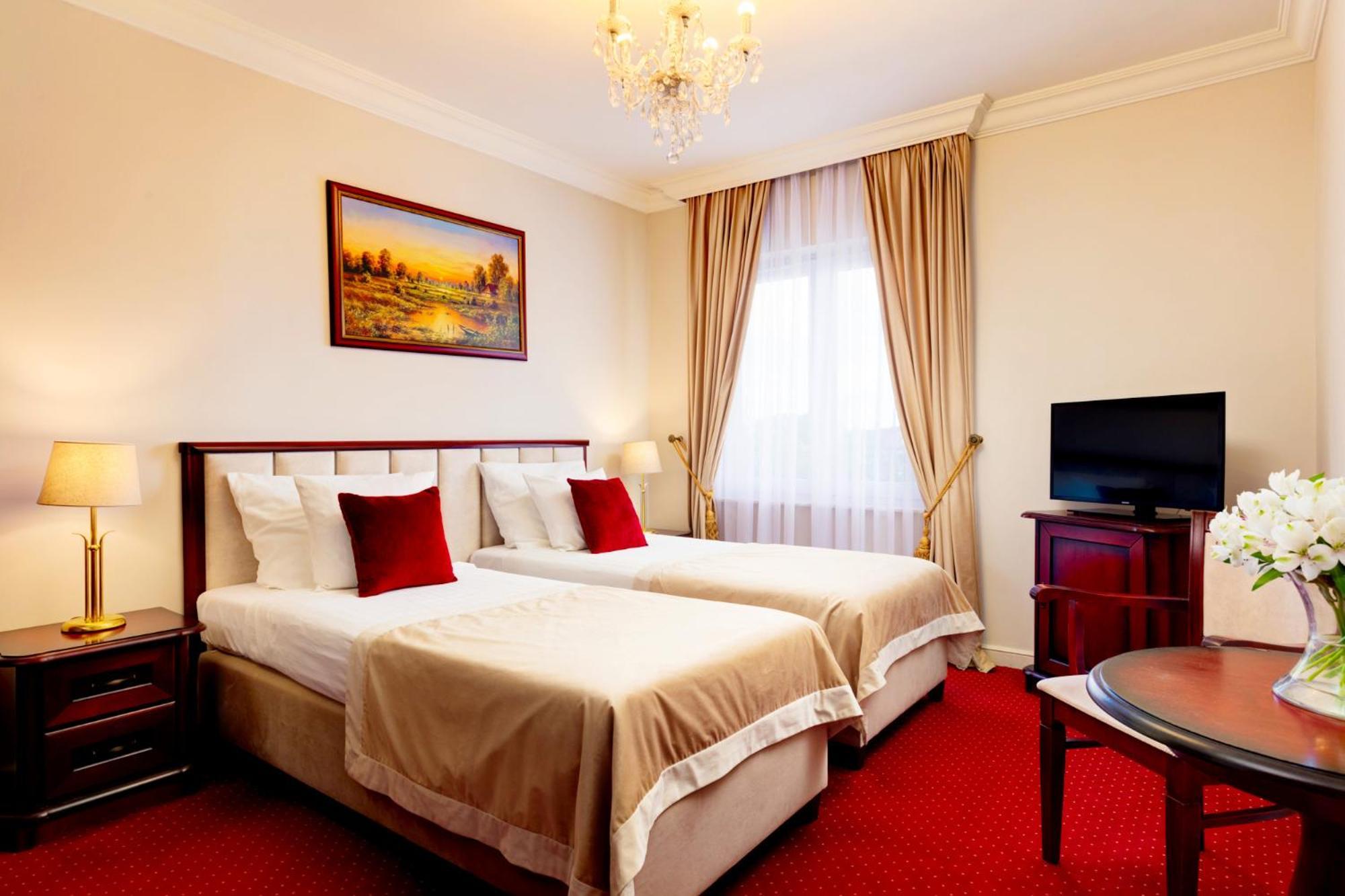 Palacyk Otrebusy Business & Spa Kültér fotó