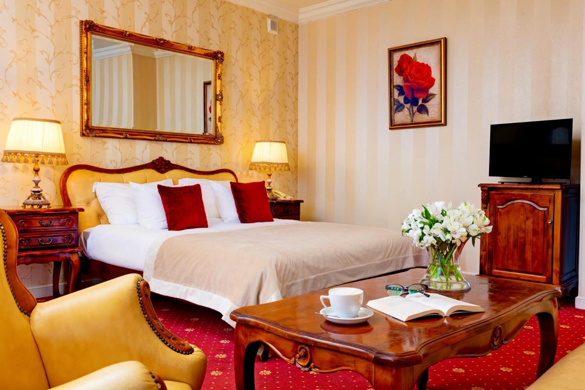 Palacyk Otrebusy Business & Spa Kültér fotó