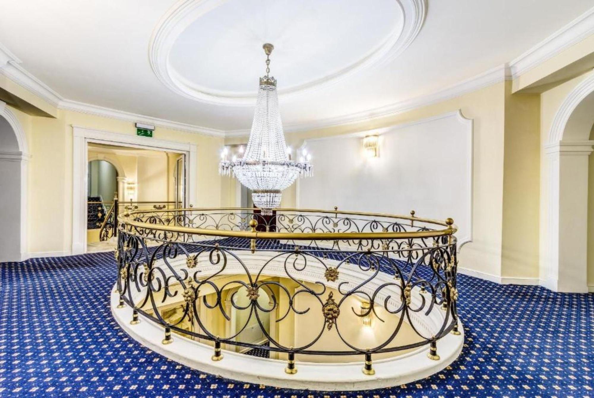 Palacyk Otrebusy Business & Spa Kültér fotó