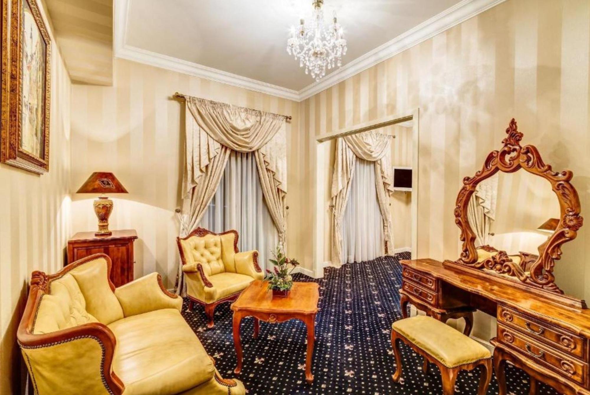 Palacyk Otrebusy Business & Spa Kültér fotó