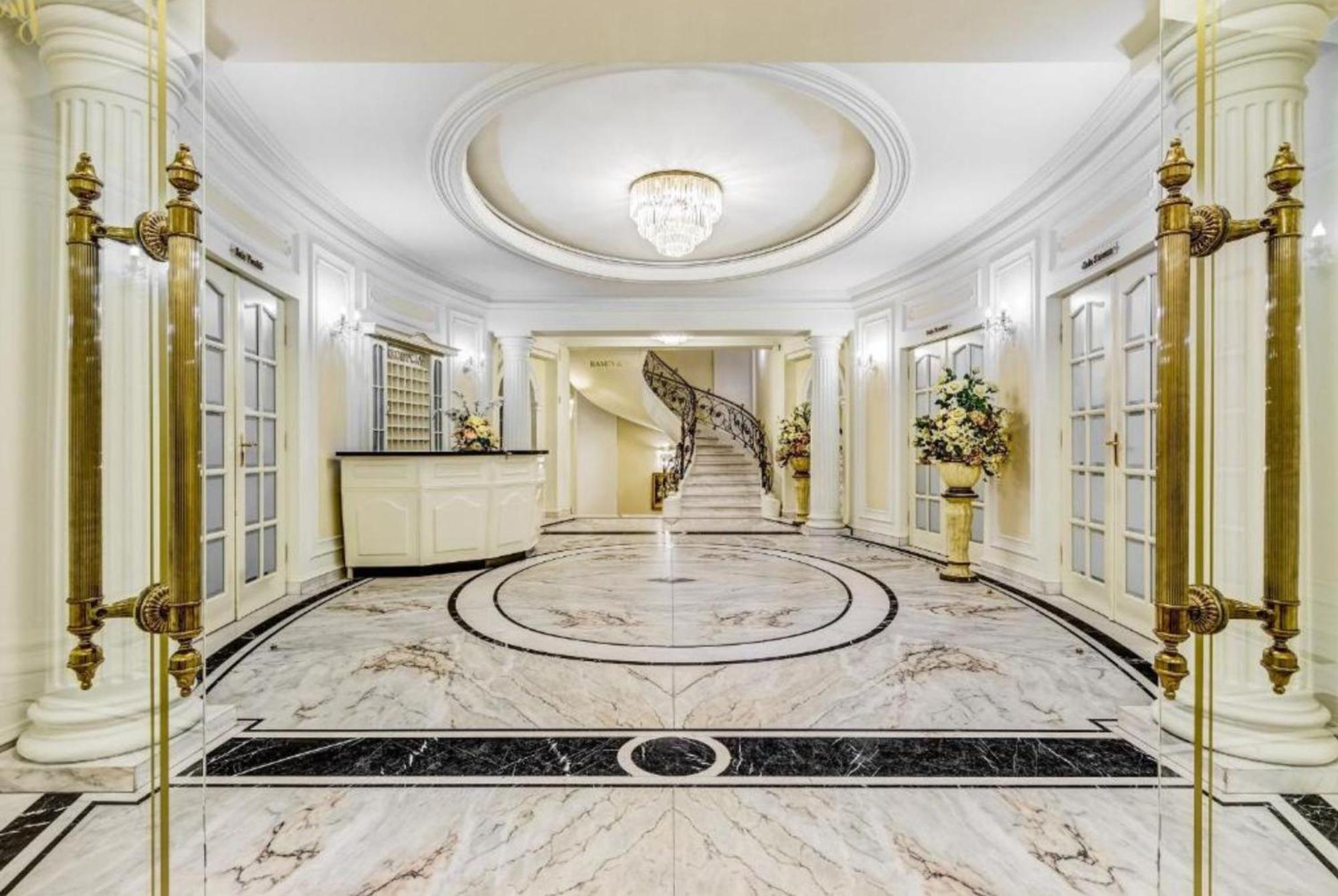Palacyk Otrebusy Business & Spa Kültér fotó