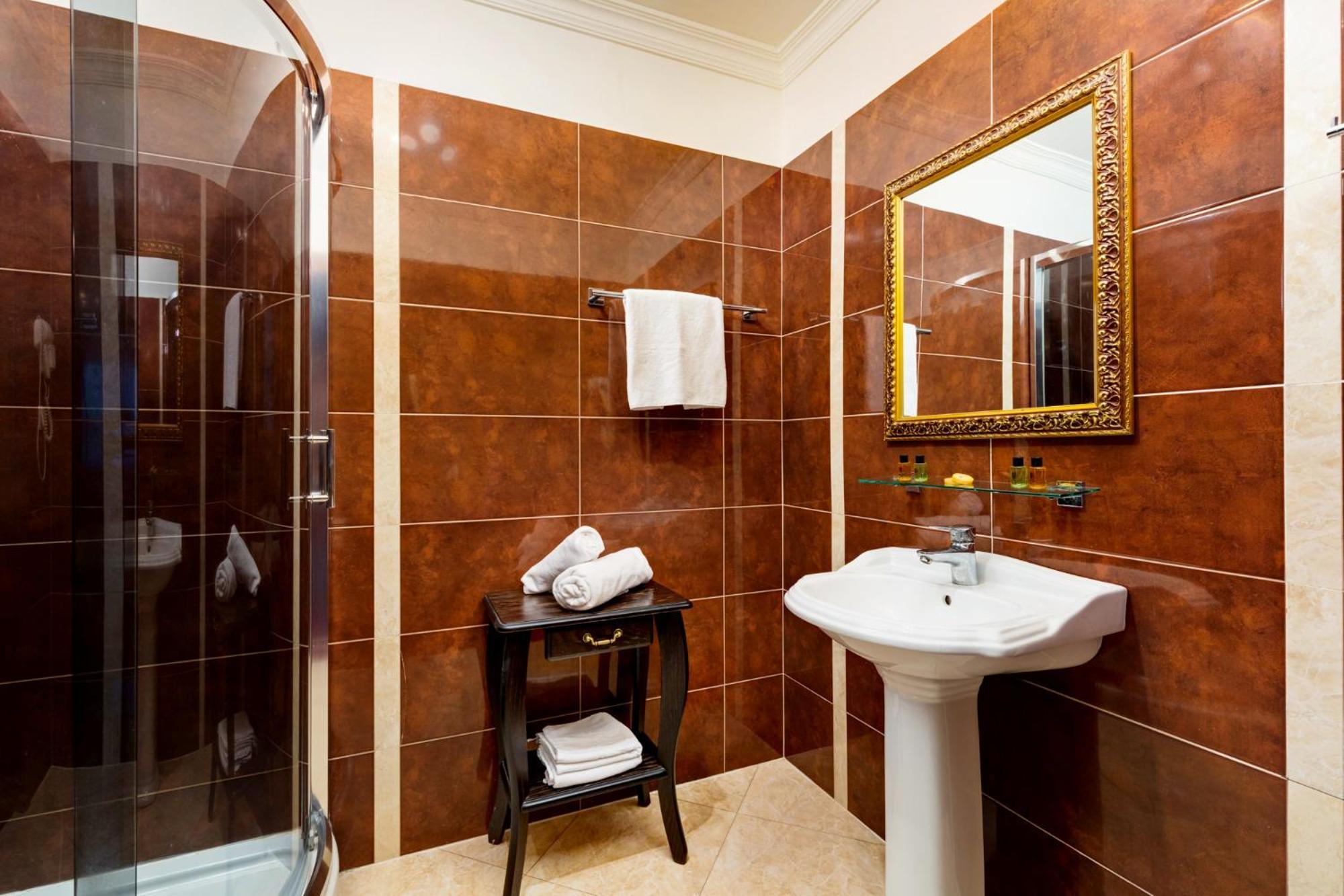Palacyk Otrebusy Business & Spa Kültér fotó