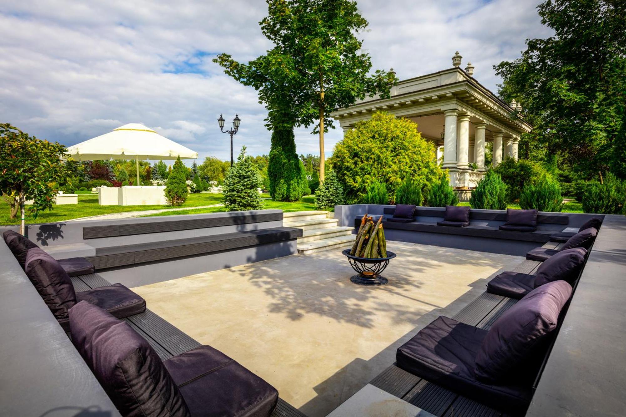 Palacyk Otrebusy Business & Spa Kültér fotó