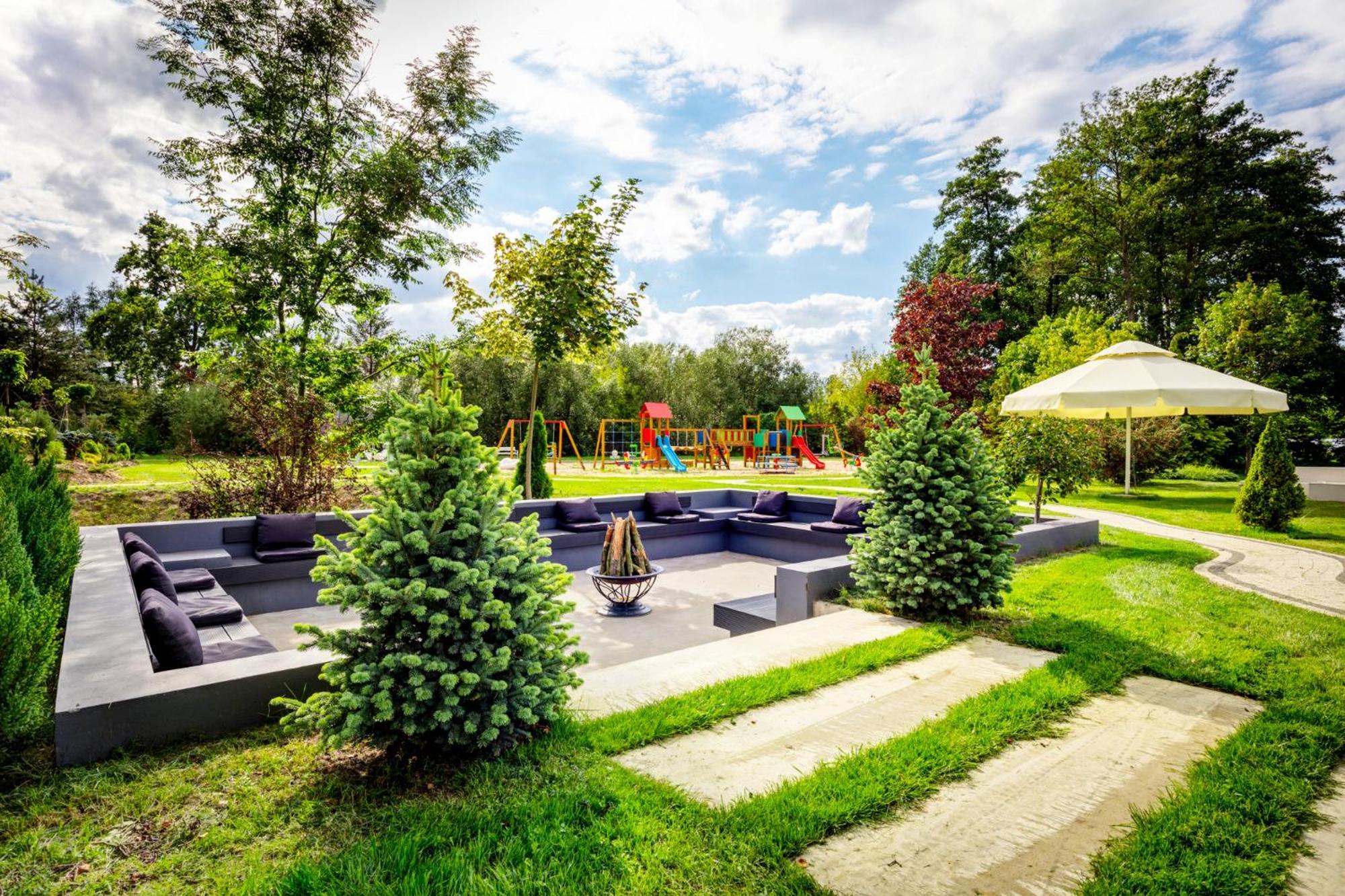 Palacyk Otrebusy Business & Spa Kültér fotó