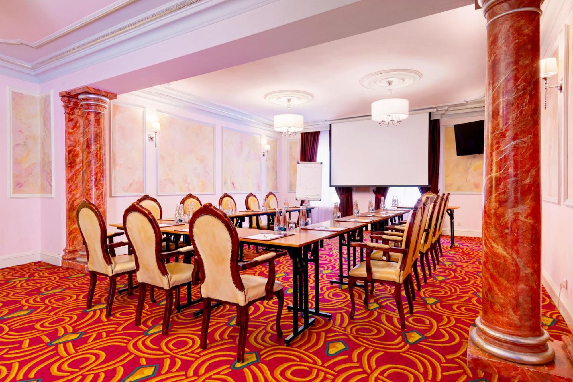 Palacyk Otrebusy Business & Spa Kültér fotó